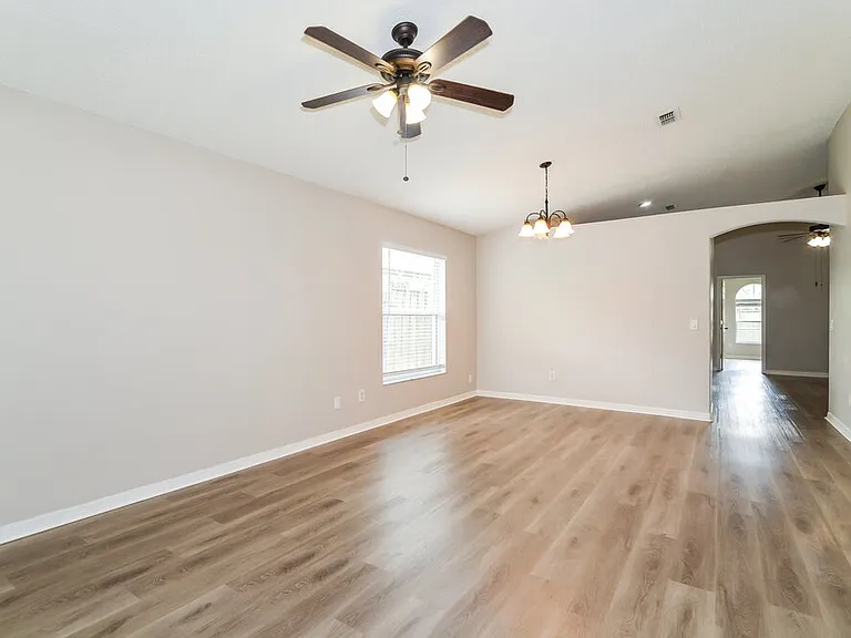 1876 Olivia Cir — Photo 4
