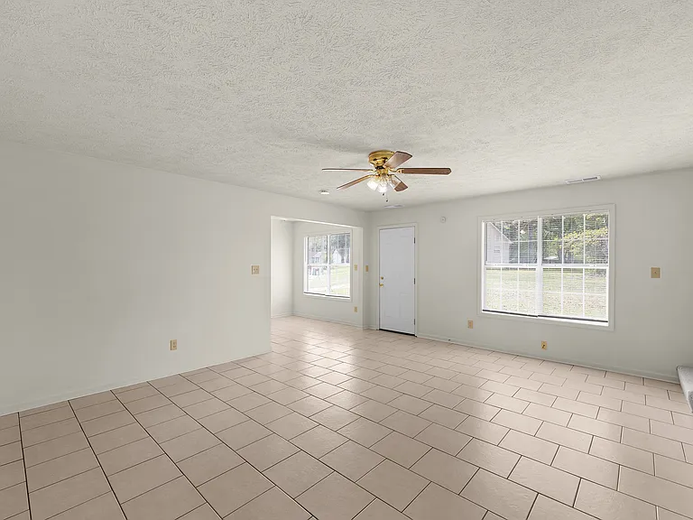 37 Manchester Bay — Photo 4