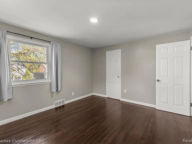 10838 Nottingham Rd — Photo 17