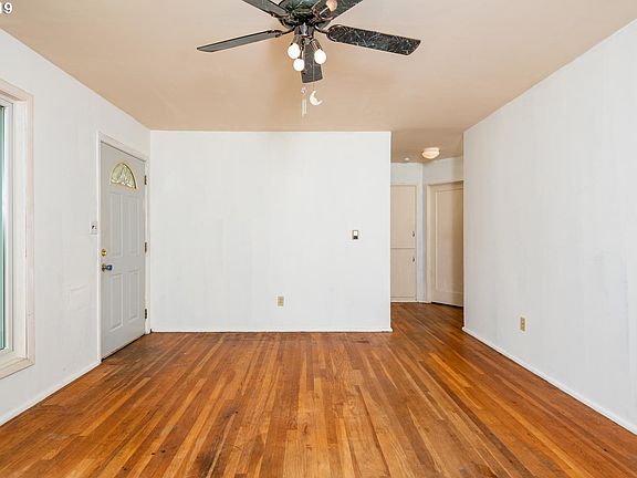 5th image of 3611 Thompson Ave