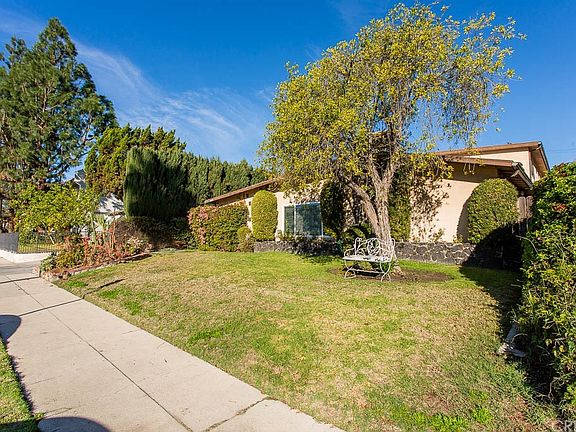 4th image of 10815 Morrison St
