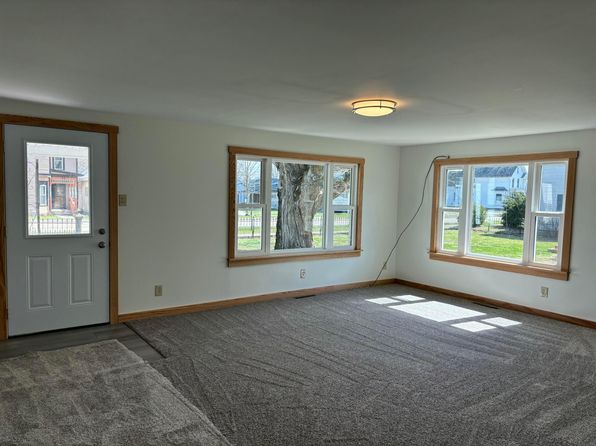 73 N Main St, Utica, OH 43080