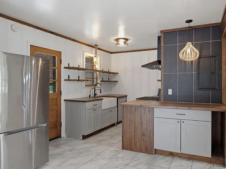 2923 Dunmore Dr — Photo 9