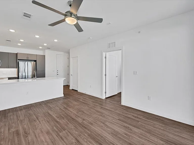 4801 Springdale Rd #1402 — Photo 9