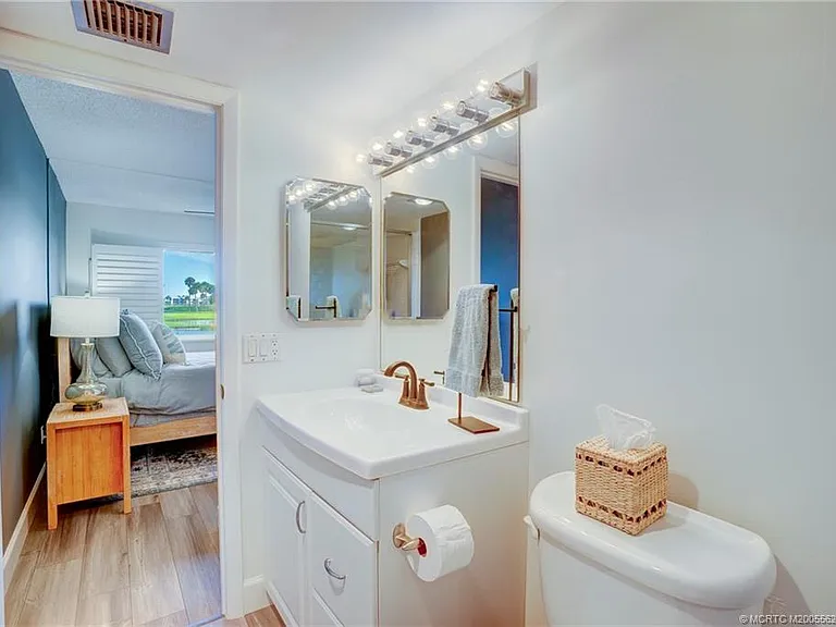 5601 NE Gulfstream Way — Photo 35