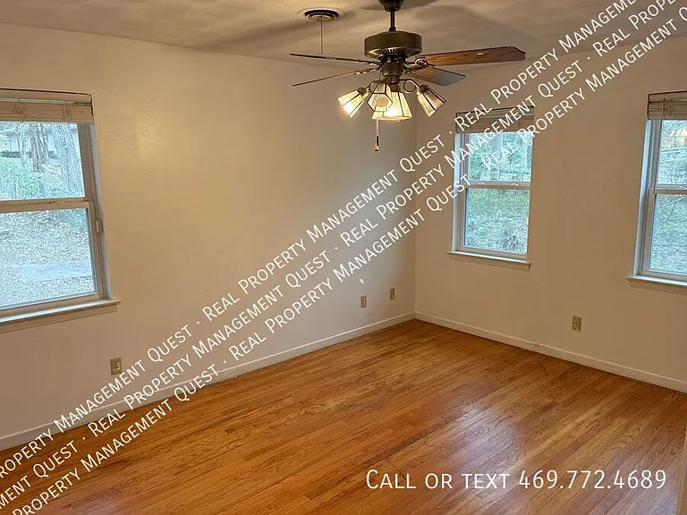 1001 Crestview Dr — Photo 12