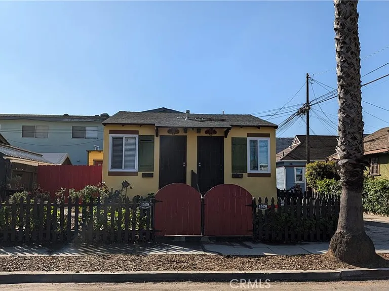 1528 E 9th St — Photo 2