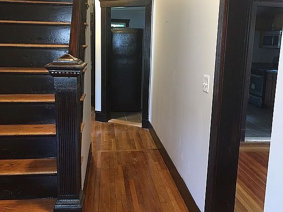 3rd image of 21 Brinsley St