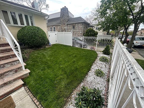 4th image of 416 Turneur Ave