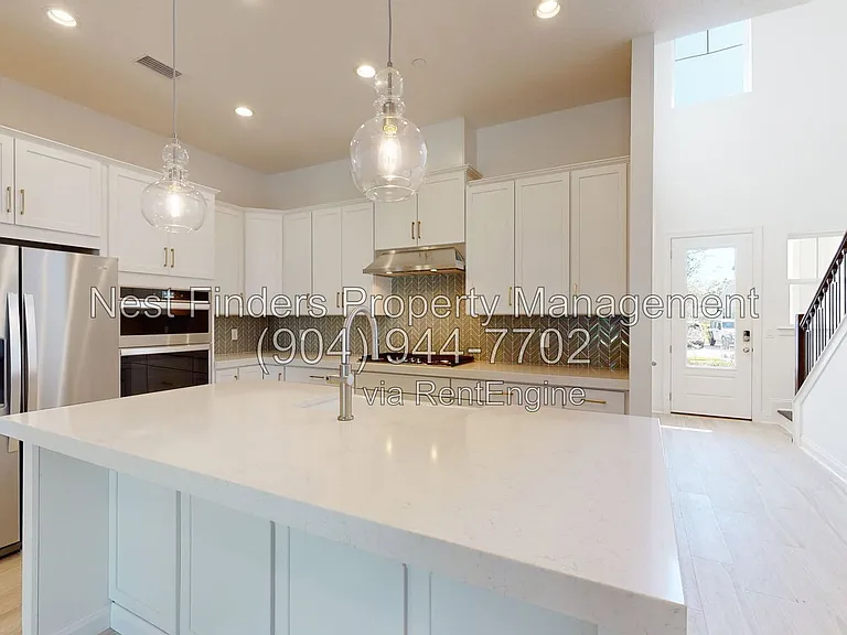 111 Carousel Dr — Photo 6