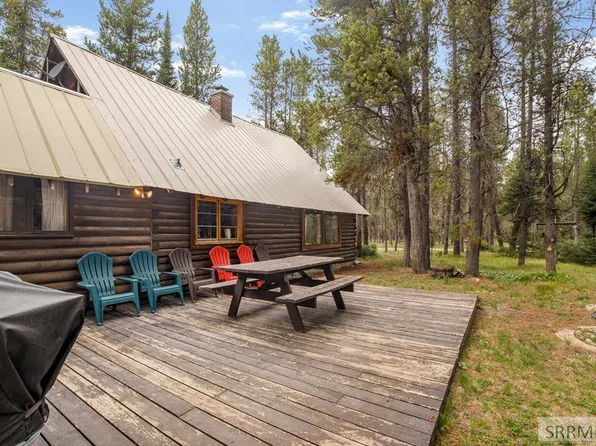 4148 Shoshone Ave, Island Park, ID 83429