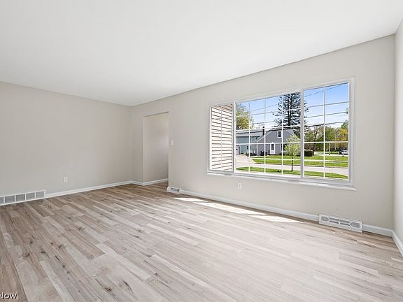 4th image of 6452 Glenallen Ave
