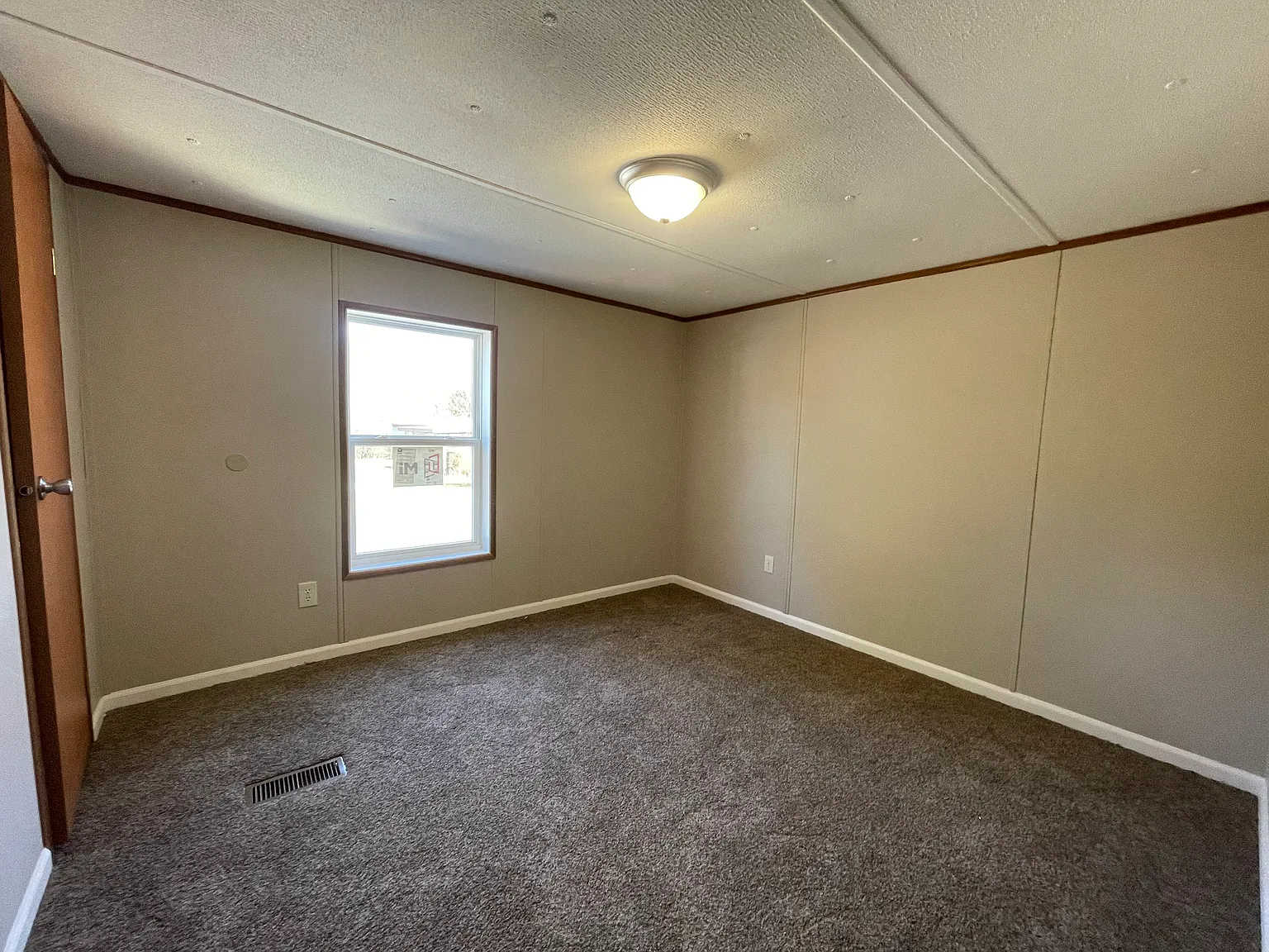 3 bed, 1000 sqft, $1,700 — Photo 2