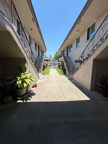 One Bedroom Close to Downtown! Photo 1 One Bedroom Close to Downtown! Photo 1