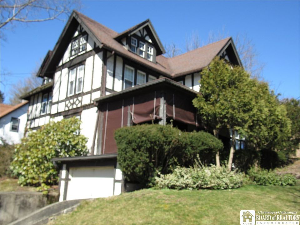 1st image of 301 E 8th St