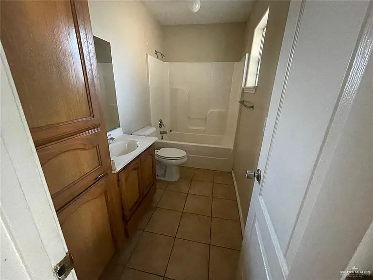 815 N Cross Ln #4 — Photo 5
