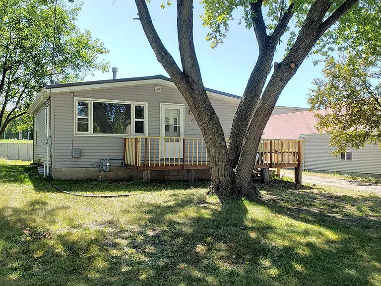 613 10th Ave N — Photo 3
