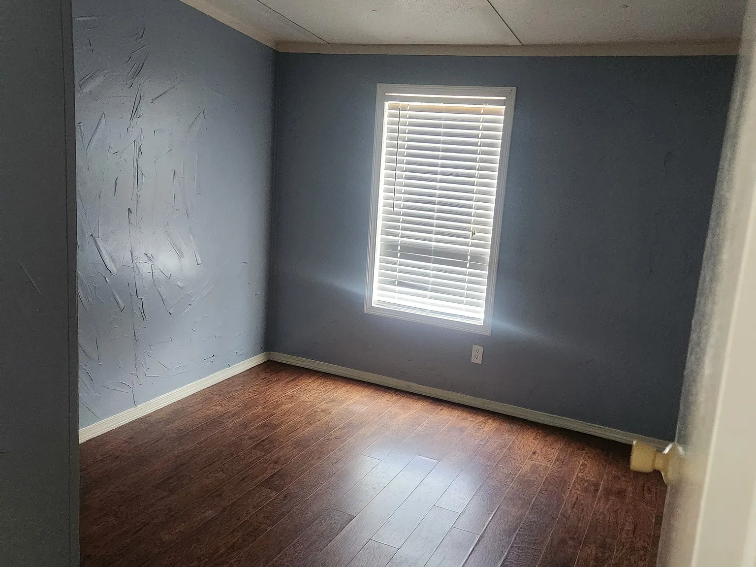 3 bed, 1416 sqft, $900 — Photo 2