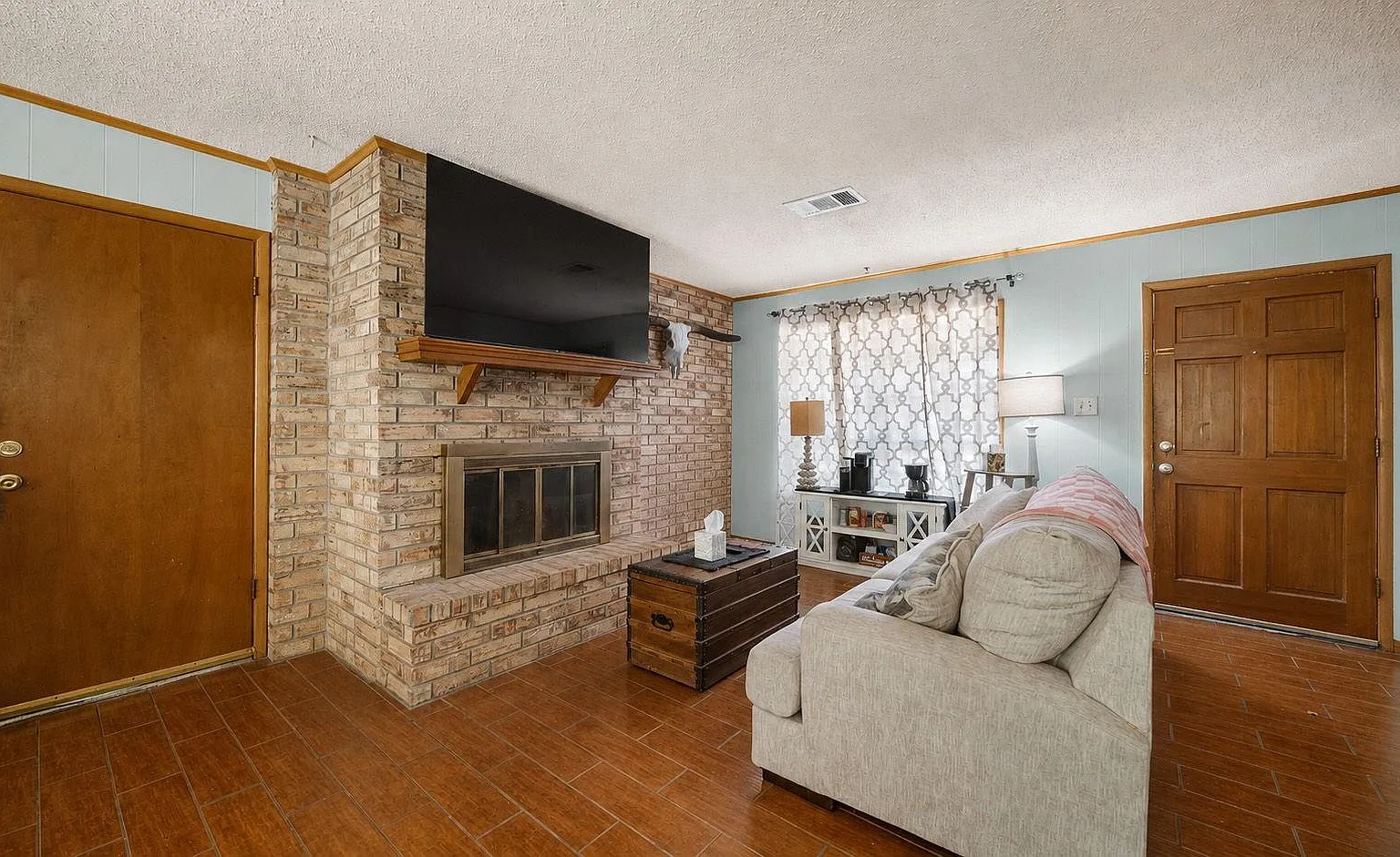 3 bed, 2.0 bath, 1248 sqft, $1,800 — Photo 2