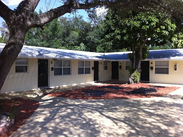 1126 SW 15th Ter — Photo 19