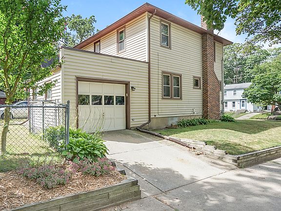 4th image of 1900 Cornelius Ave SE