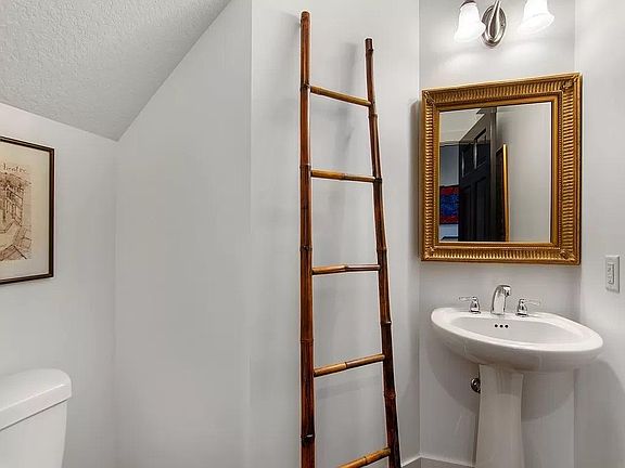 5th image of 1631 Baseline Ln