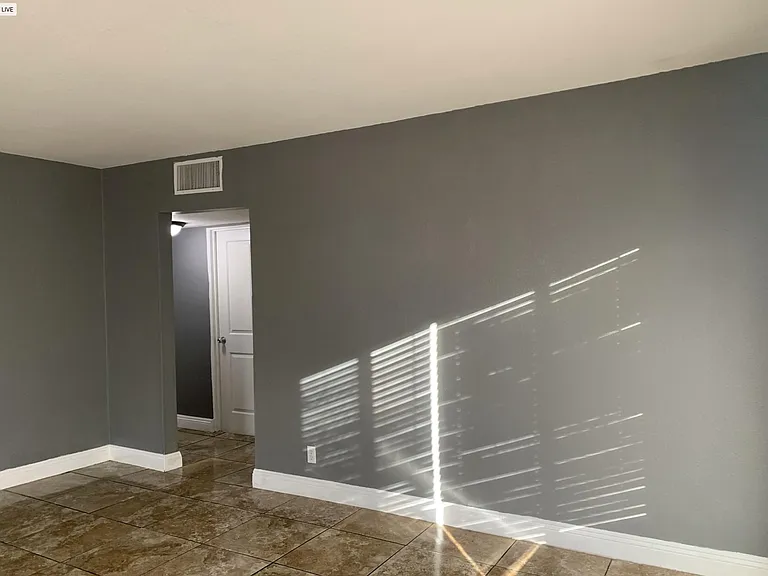 1723 Linden Ave — Photo 21