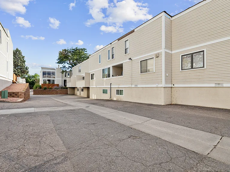 1050 S Monaco Pkwy #84 — Photo 24