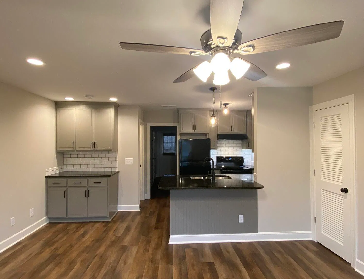 1 bed, 1.0 bath, 617 sqft, $950 — Photo 1