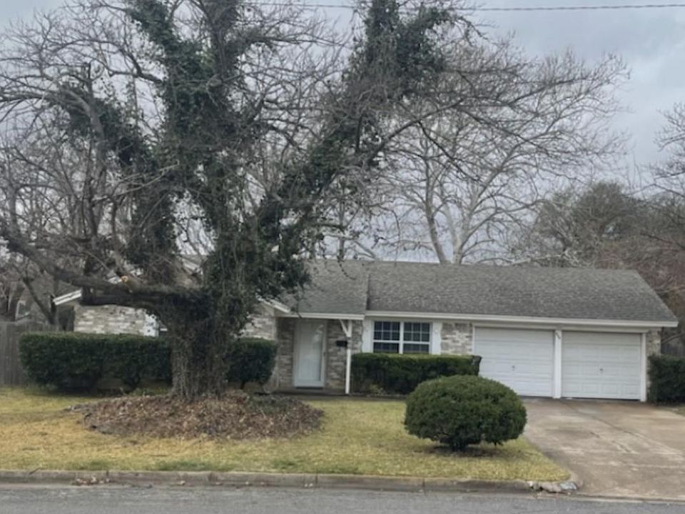 1st image of 800 Debra Dr
