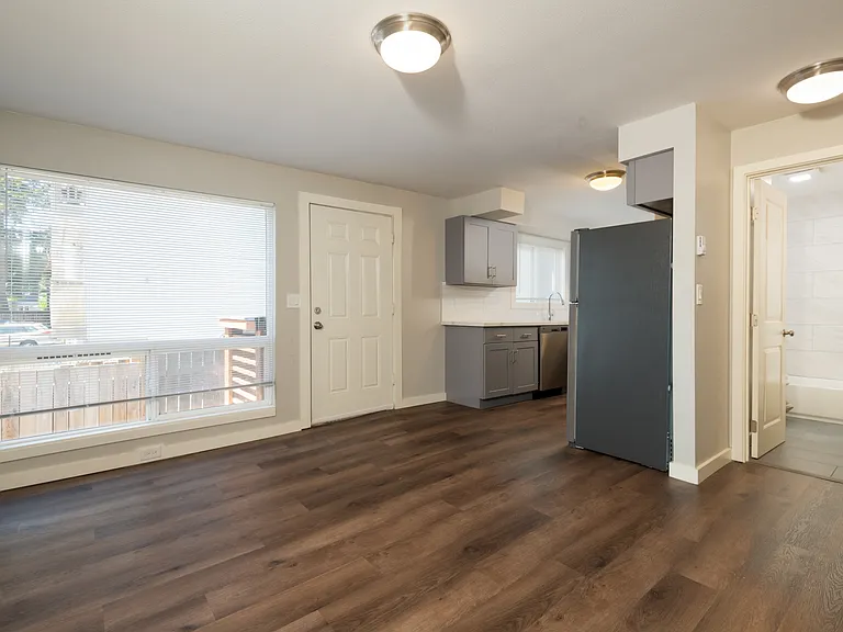 925 SW Holden St #3 — Photo 3