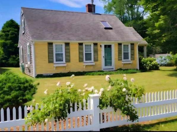 133 Mariners Ln, Falmouth, MA 02540