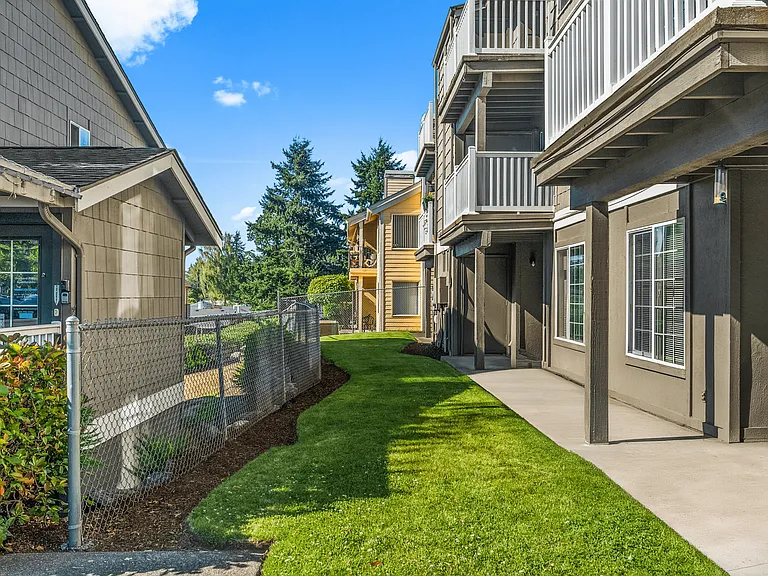 Beautifully maintained green spaces at Orchard Ridge.