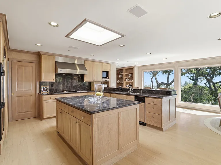 3187 Alexis Dr — Photo 10