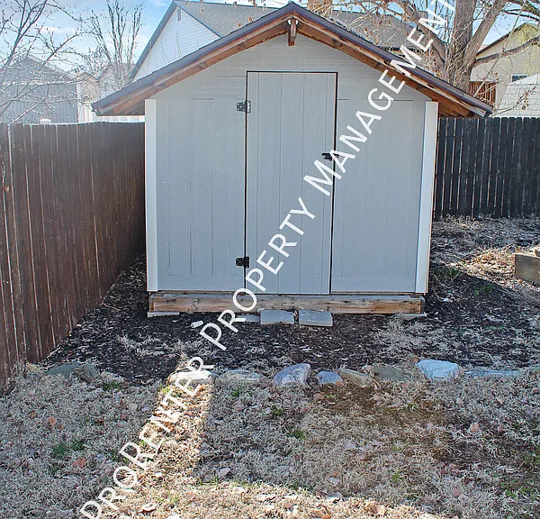 4252 Midland Dr — Photo 3