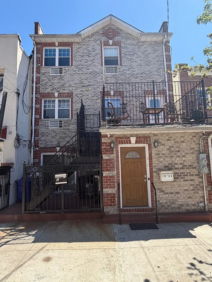 1934 Hunt Ave photo 1