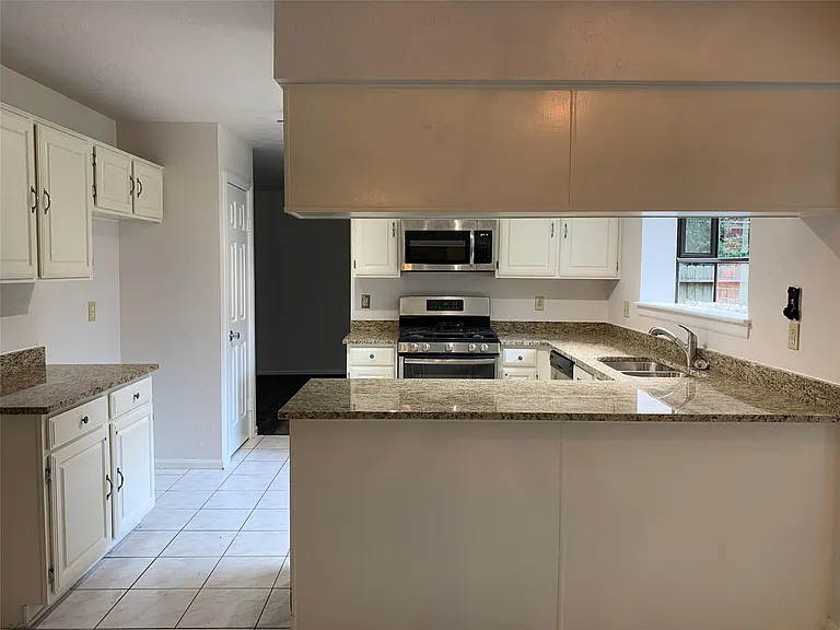 3422 Creek Manor Dr — Photo 3