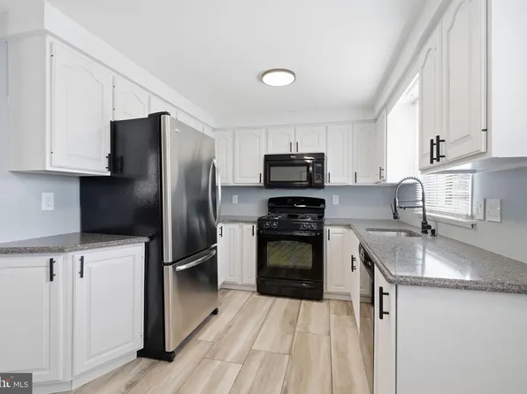 2713 Clayton St, Philadelphia, PA 19152