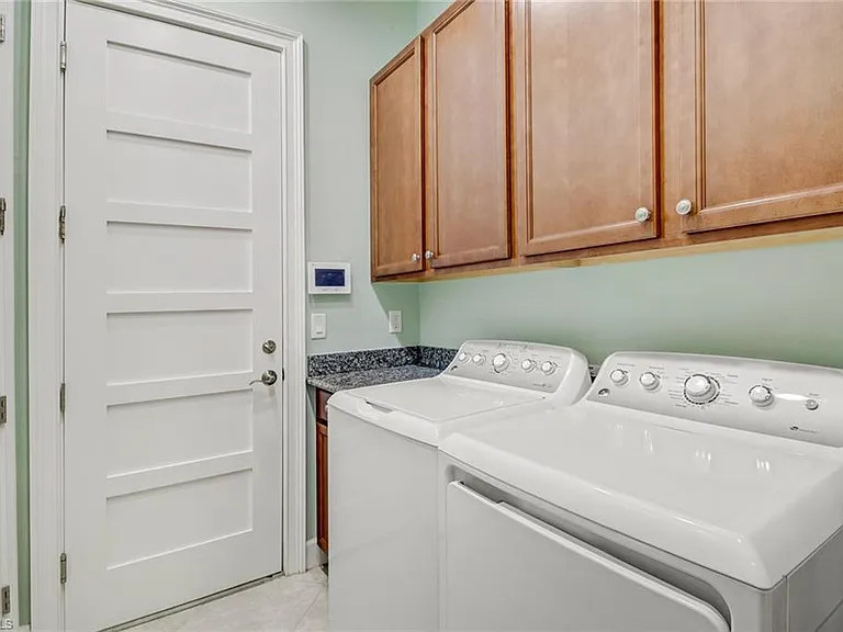 7194 Dominica Dr — Photo 22