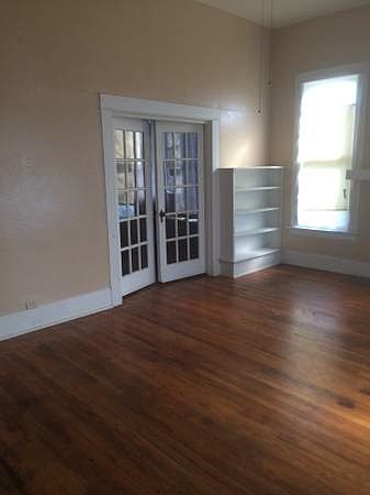1st image of 438 Robinson Pl