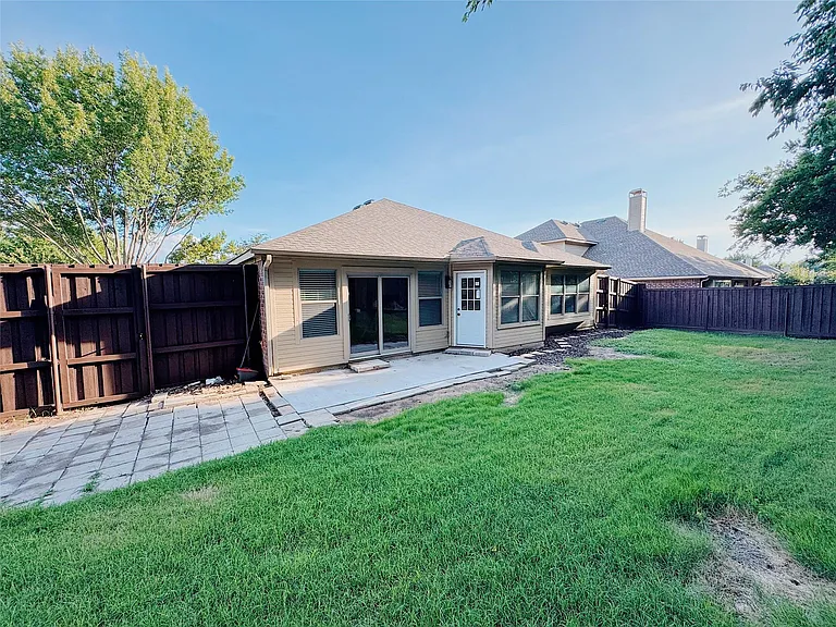 7504 Shasta Dr — Photo 22