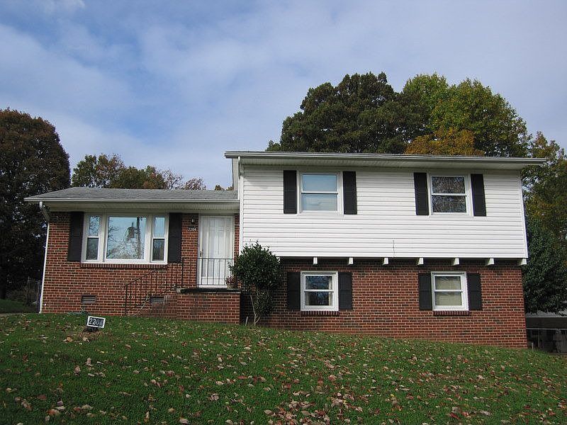 1st image of 2204 Fawn St