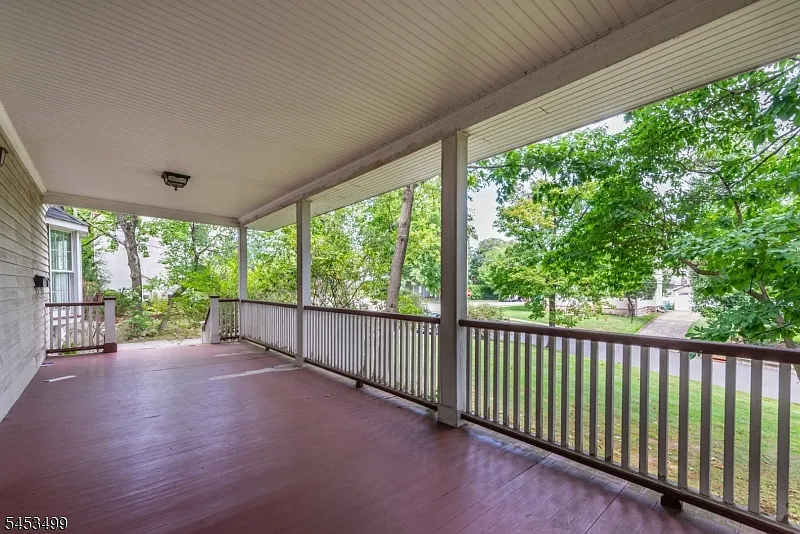 2 bed, 1.0 bath, 1290 sqft, $3,200 — Photo 2
