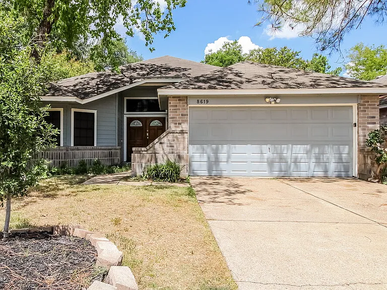 8619 Spring Green Dr — Photo 1