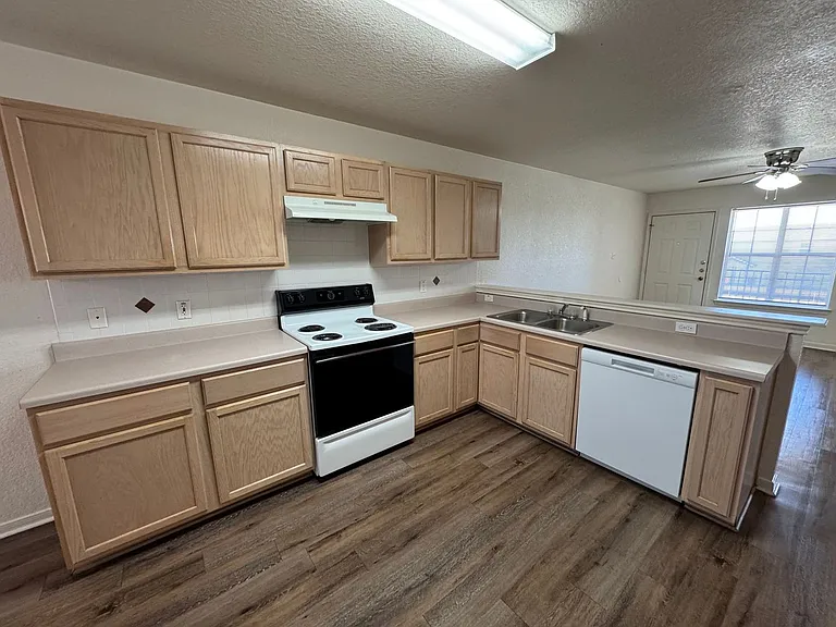 1606 Dugger Cir #C — Photo 7