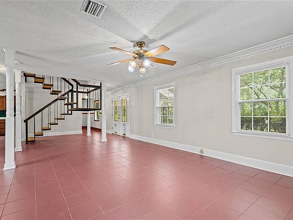 4th image of 906 Azalea Rd