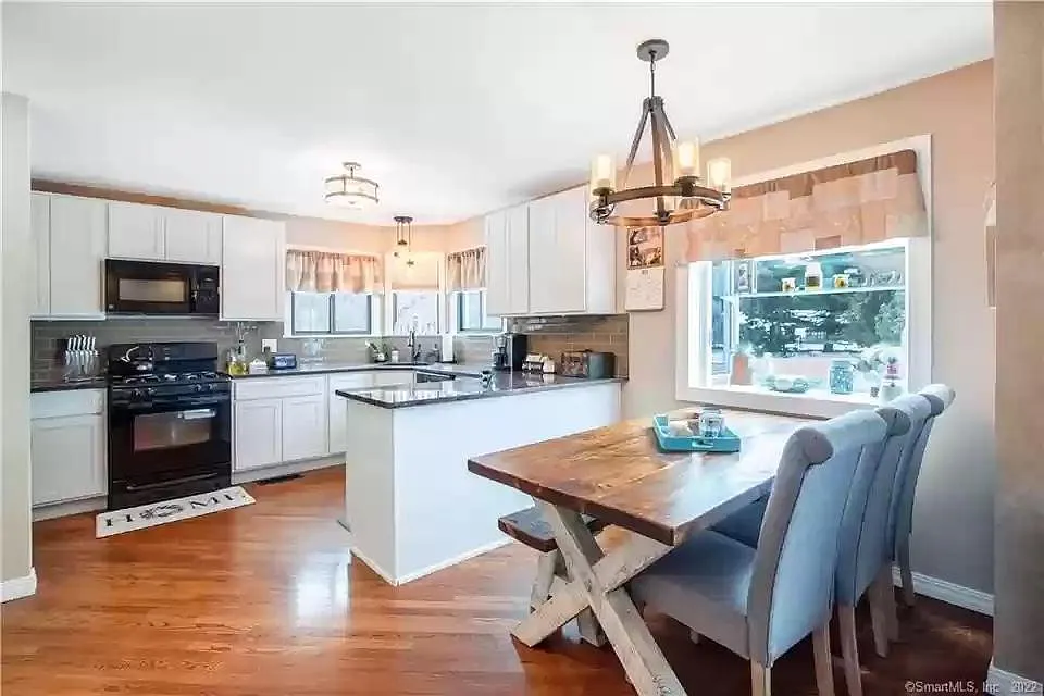 407 Mill Pond Dr — Photo 3