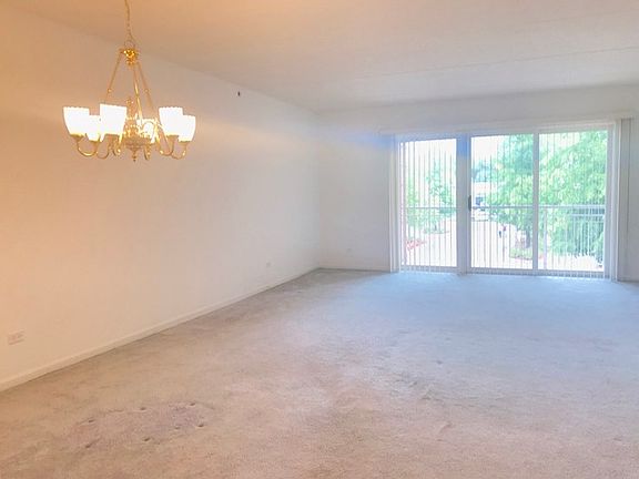 4th image of 4655 N Cumberland Ave APT 208