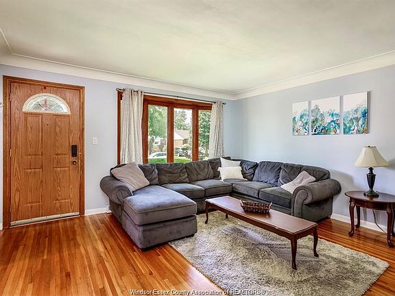 4th image of 3775 Myrtle Ave