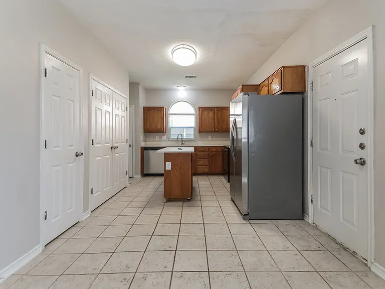 6902 Graham Dr — Photo 7